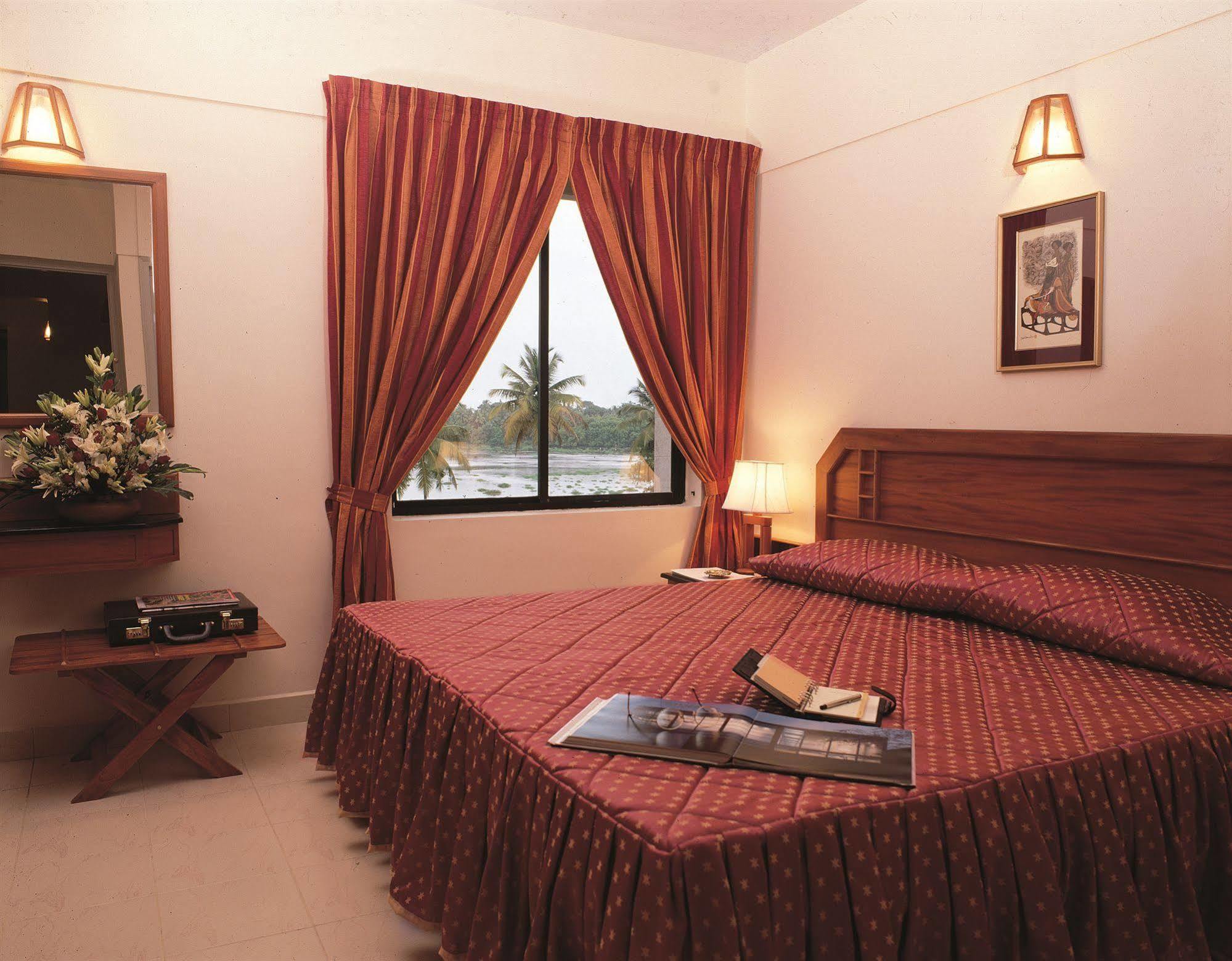 Riviera Suites Kochi Εξωτερικό φωτογραφία