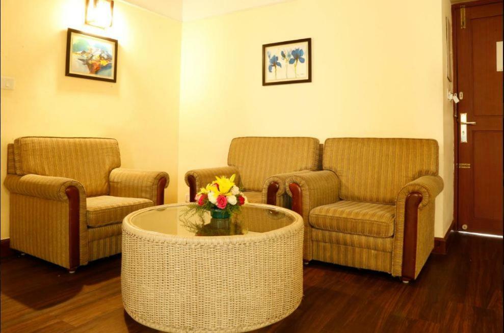 Riviera Suites Kochi Εξωτερικό φωτογραφία