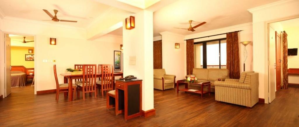 Riviera Suites Kochi Εξωτερικό φωτογραφία