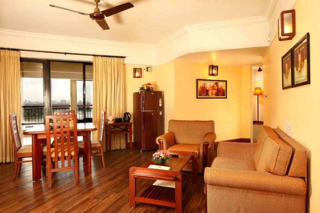 Riviera Suites Kochi Εξωτερικό φωτογραφία